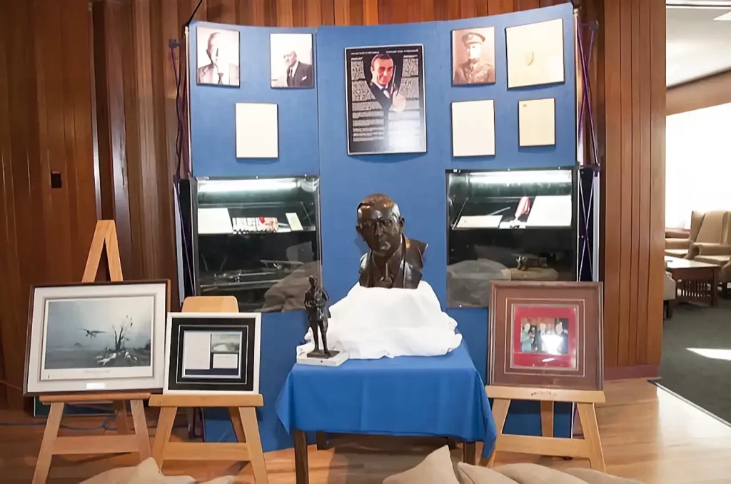 17 Wing Intrepid Display